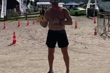 Ивановский бегун и пчеловод бежал без сна и отдыха 30 часов подряд по 30-градусной жаре в Санкт-Петербурге