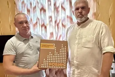 Ивановскому ветерану СВО вручили умную трость "Робин" для слепых