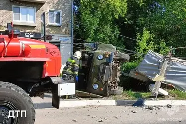 В Фурманове автомобиль "УАЗ" врезался в столб