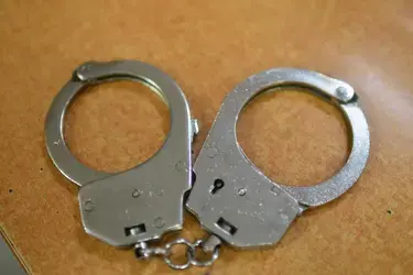 Три человека пострадали из-за поножовщины в баре на улице Островского в Кинешме