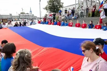 Кинешемцы развернут на площади 10-метровый флаг России