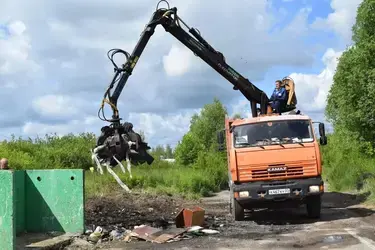 В Иванове дорожники вывозят стихийные свалки на четырех улицах
