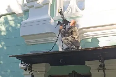 Цепи вернулись к драконам Музея ивановского ситца