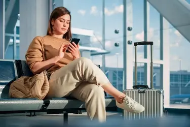 Клиенты Т2 могут открыть карты VISA и Mastercard банков СНГ в приложении оператора