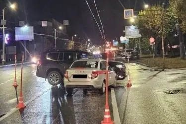 В Иванове Toyota Land Cruiser врезалась в "Ладу Гранту": росгвардеец в больнице
