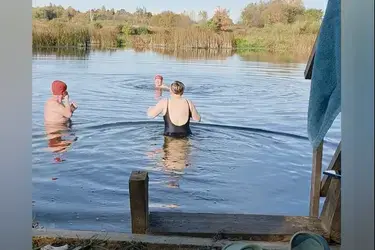 Шуйские "моржи" открыли сезон купаний и закаливания