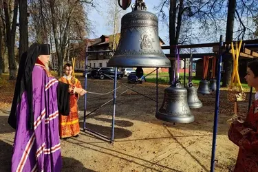 На звоннице Воскресенско-Федоровского монастыря в Сергееве появились новые колокола