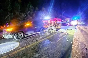 В Ивановской области молодой водитель "Лады Самары" погиб в тройном ДТП