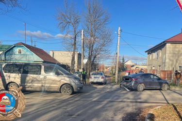 Водитель минивэна Hyundai устроил тройное ДТП на перекрестке в Иванове