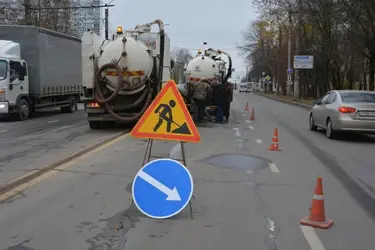 На проспекте Строителей в Иванове обследуют ливневую канализацию