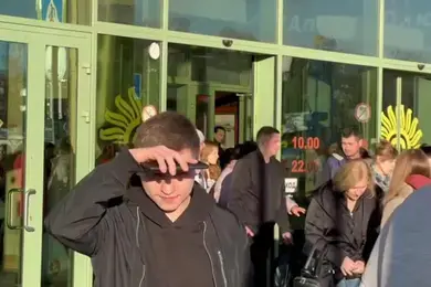 Появилось видео, как в Иванове 19 октября эвакуировали людей из ТРК «Ясень»