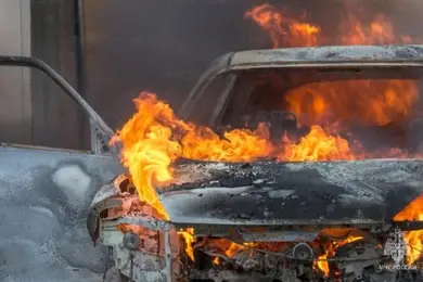В ночь на 20 октября 27 пожарных тушили горящий автомобиль на окраине Иванова