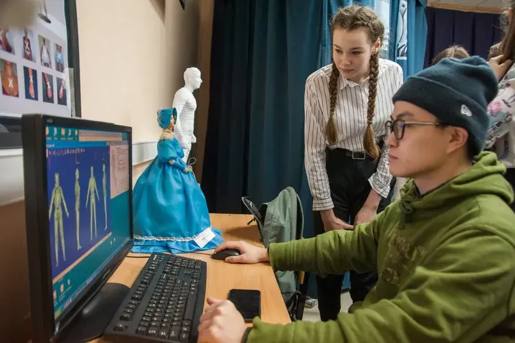 В ИвГПУ есть бодисканер (3D сканер), который создает виртуальный манекен человека
