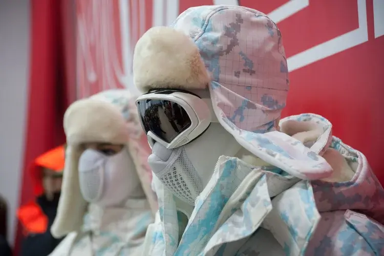 "Военформ-дизайн" представил одежду ФСБ России для Арктики