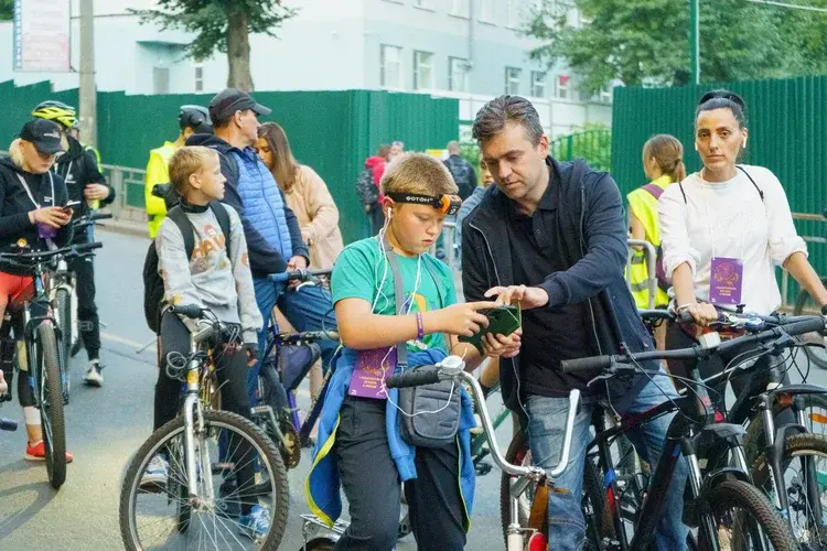 Более 2000 участников второй индустриальной “Велоночь” в Иванове проехали по городу 15 км