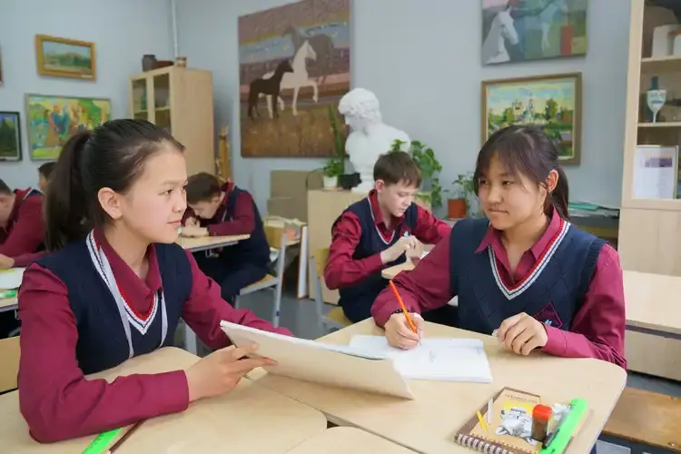 Айдай Сейтбекова и Адэта Кашкараев, как и другие 14 ребят, приехали из города Каракол  Кыргызской республики в рамках международного сотрудничества для изучения русского языка.