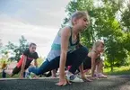 Перед выполнением  цирковой акробатики обязательно нужна разминка.