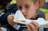 Александр Коваленко готовит летательную модель Ил-2.