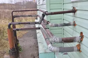 Подрядчики даже не удосужились изолировать трубы