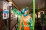 В обязательном порядке проводят санобработку  поручней, стекол, сидений