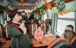 По пути экскурсоводы рассказывали туристам об истории железнодорожного строительства в России
