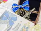 Один из самых ярких эпизодов связан с подвесками королевы Анны Австрийской