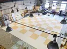 Сцена покрывается специальным холстом размером 10 на 10 метров - «половиком» – для придания полу цвета и фактуры