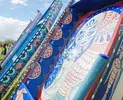 Фирменный стиль росписи с изображением сказочных существ организаторы разработали специально для фестиваля