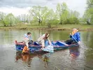 Самодельные кораблики жители пустили по Тезе