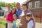 Строительство дома и внутренняя отделка выполнена руками всех членов семьи от мала до велика. 