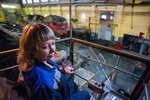 Девять лет Татьяна Пашанова работает крановщицей