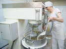 Любовь Ларина 18 лет назад пришла на производство рядовым сотрудником, теперь работает в должности бригадира. Дома любит печь пироги.
