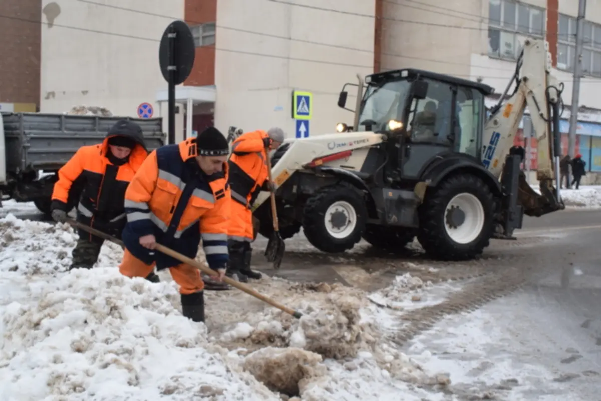 В Иванове дорожники на каждый километр дороги высыпят 2 тонны песка