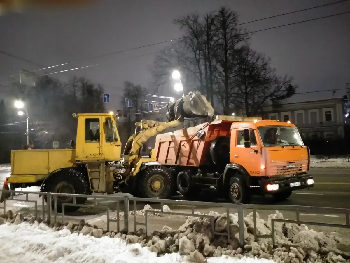 Дорожные службы готовятся к ночной борьбе с ледяным дождем в Иванове,  насколько позволяют кадры