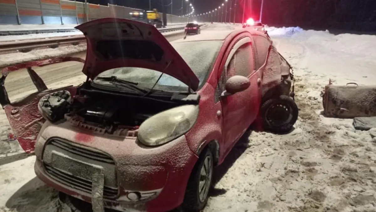 Приора залетела под фуру. Набережные челны м7 дтп. Дтп м 12 казань. Ул космонавтов казань дтп. Дтп м 12 казань.