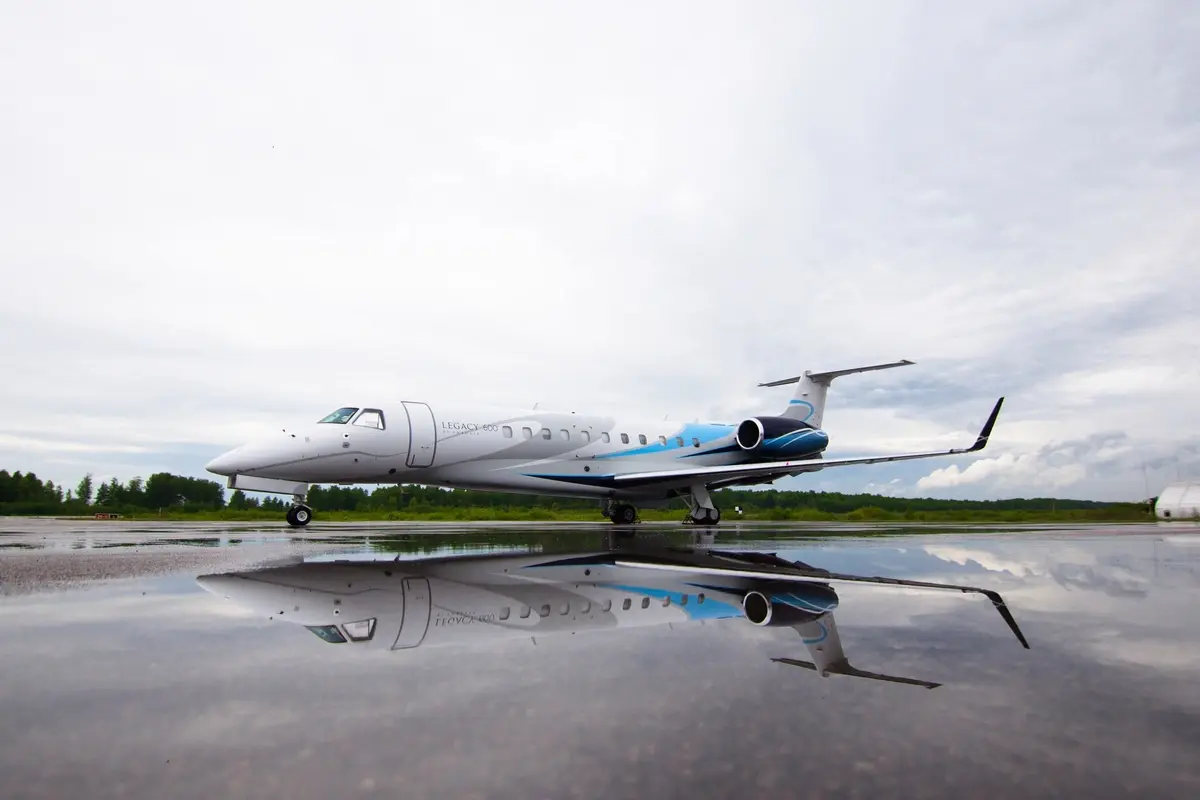 Самолет иваново сочи 2024. Embraer Legacy 600. Аэропорт Иваново Северный. Аэродром Иваново Северный ил-20. Парковка в аэропорту Иваново.