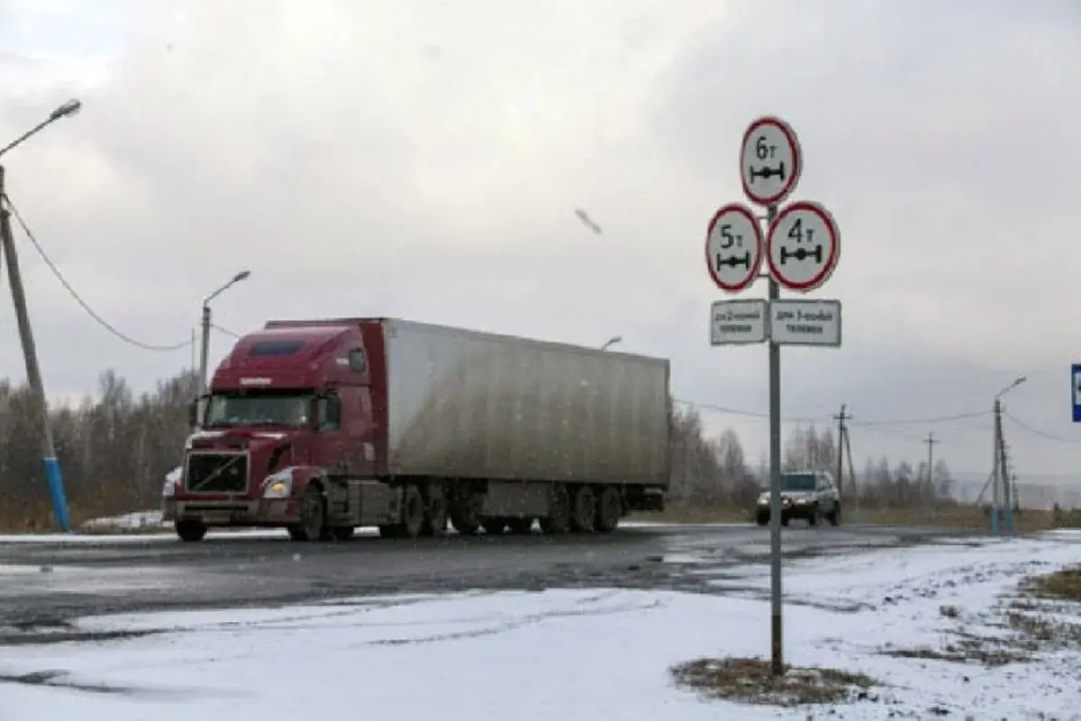 Закрытие дорог на просушку алтайский край. Ограничение движения большегрузов. Ограничения для большегрузов. Временное ограничение движения для большегрузов. Запрет движения большегрузного транспорта.