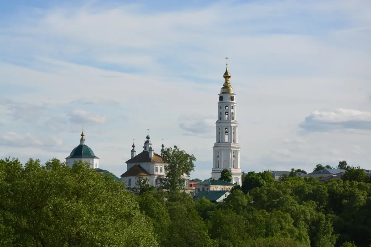 Лежневские чиновники ищут фото колокольни Троице-Знаменской церкви в  удачных ракурсах