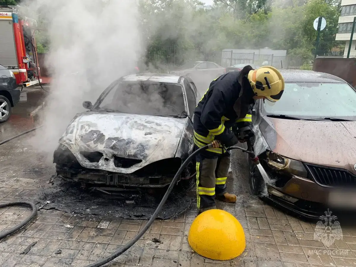 В Иванове на Профсоюзной улице сгорели два автомобиля