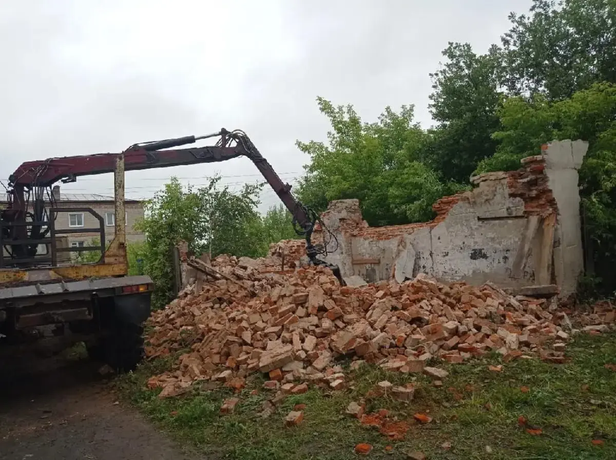 После вмешательства прокуратуры в Верхнем Ландехе снесли опасное здание