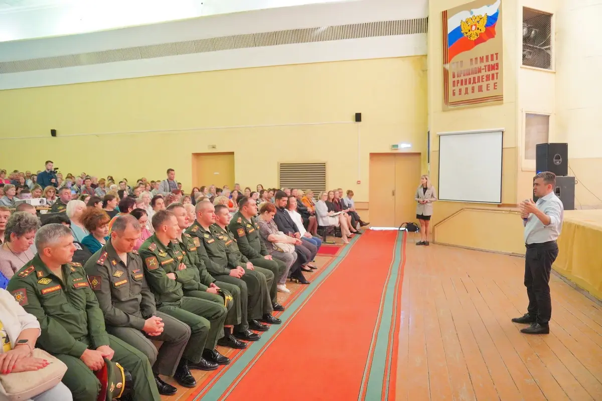 Губернатор Ивановской области Станислав Воскресенский провел встречу с  жителями Тейкова