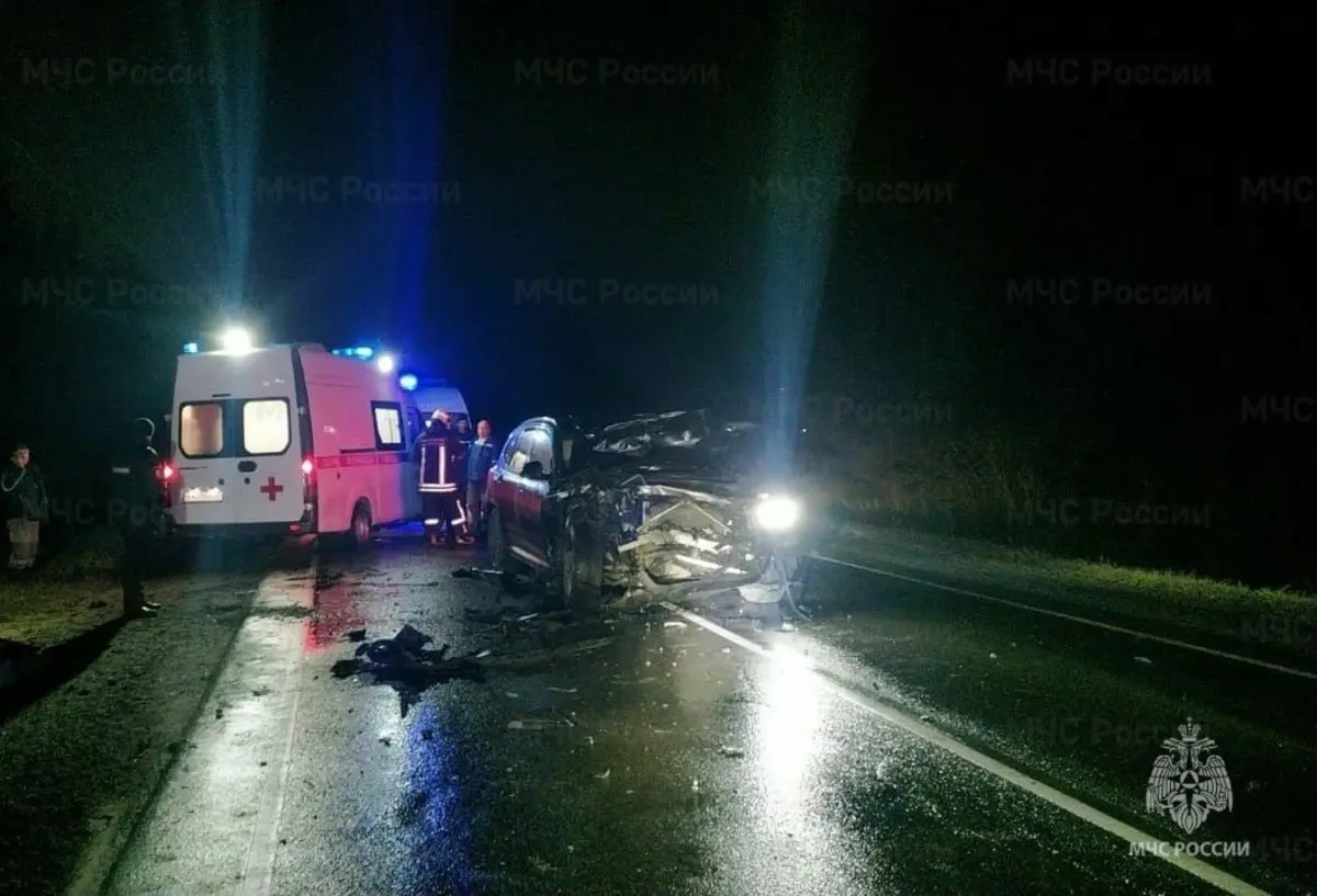 На трассе под Приволжском автоледи на иномарке врезалась в трактор,  тракторист погиб