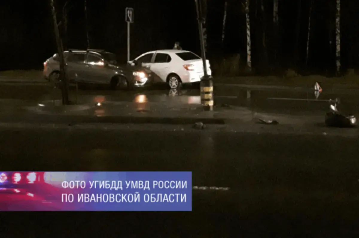 В Иванове Lada Vesta врезалась в островок безопасности, водитель попал в  больницу и под административный штраф