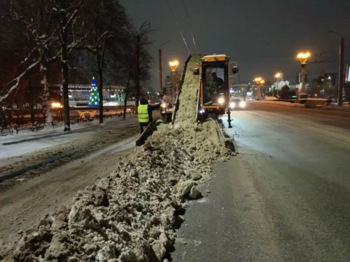 В ночь с 6 на 7 декабря дороги в Иванове убирали 55 единиц спецтехники