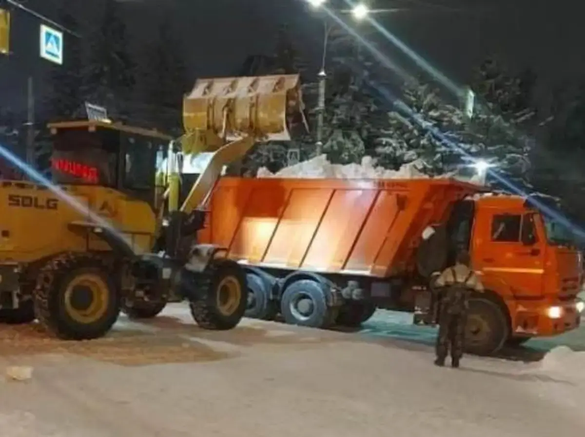 В ночь с 13 на 14 декабря на уборке снега с улиц Иванова были задействованы  свыше 50 единиц спецтехники