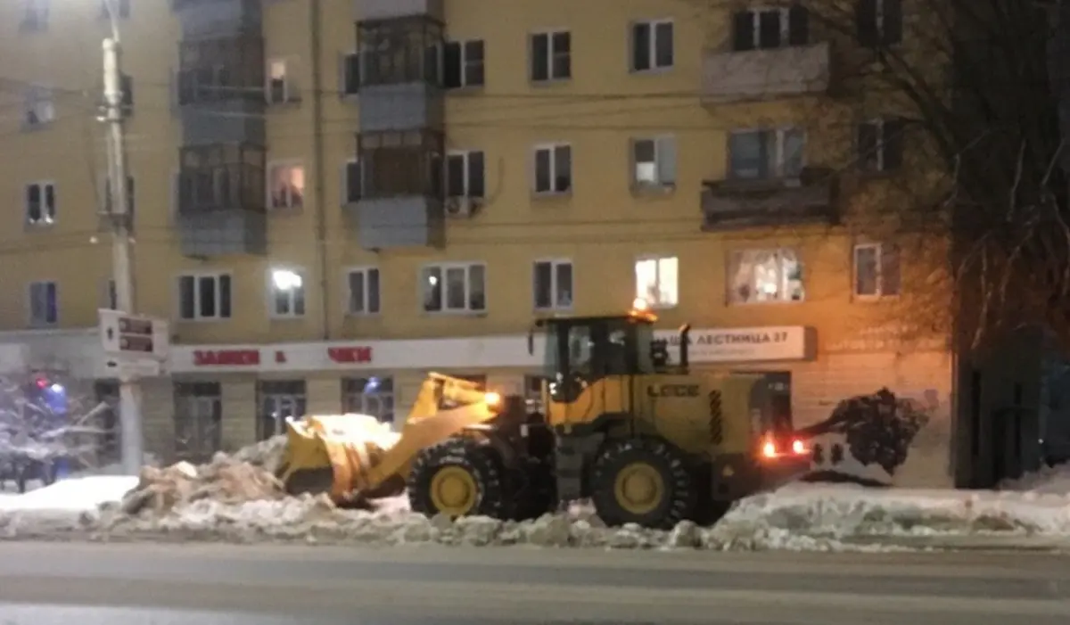 В Иванове ночью в ночь на 28 декабря рабочие вывезли 2635 кубометров снега