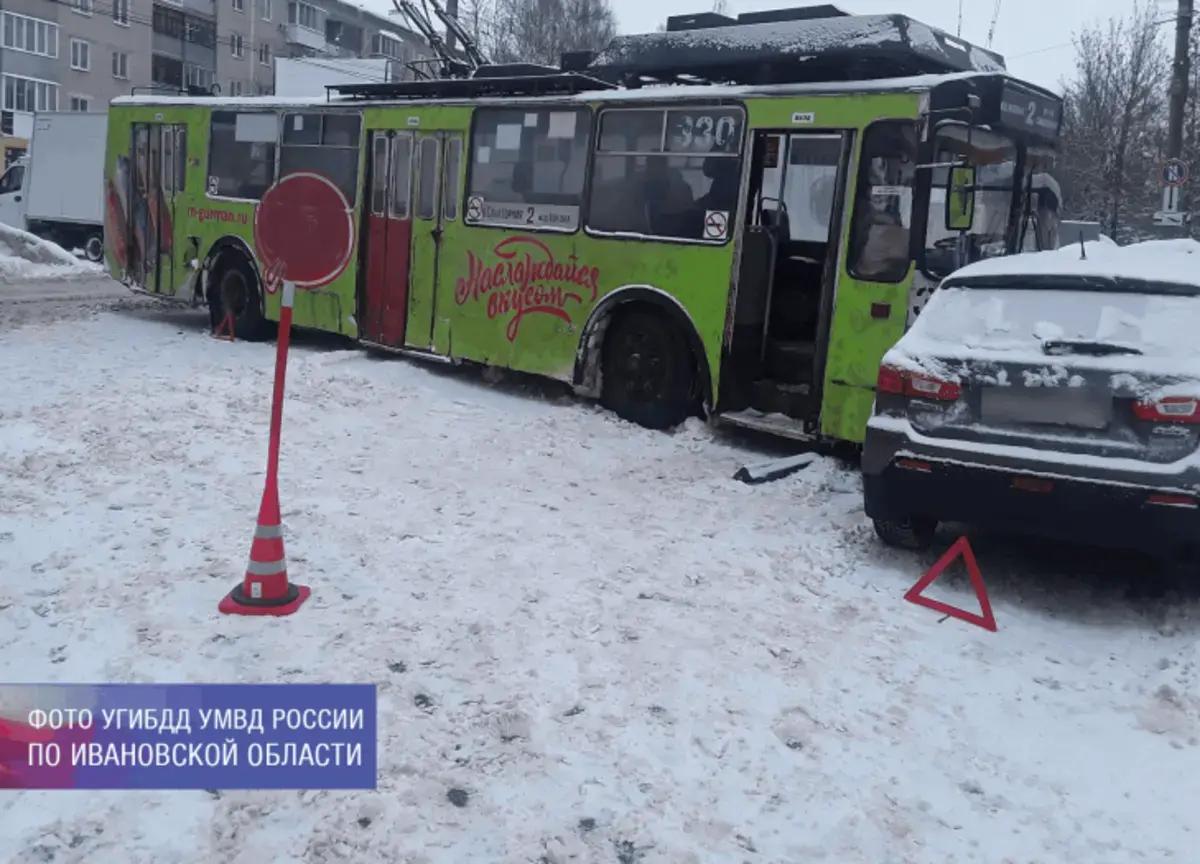 Восьмилетняя девочка пострадала в Иванове при столкновении троллейбуса и  двух автомобилей