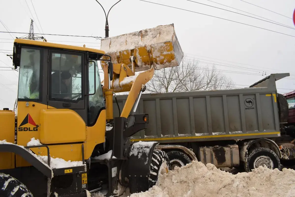 Днем 12 февраля в Иванове расчищать дороги от снега будут 138 дорожных  рабочих