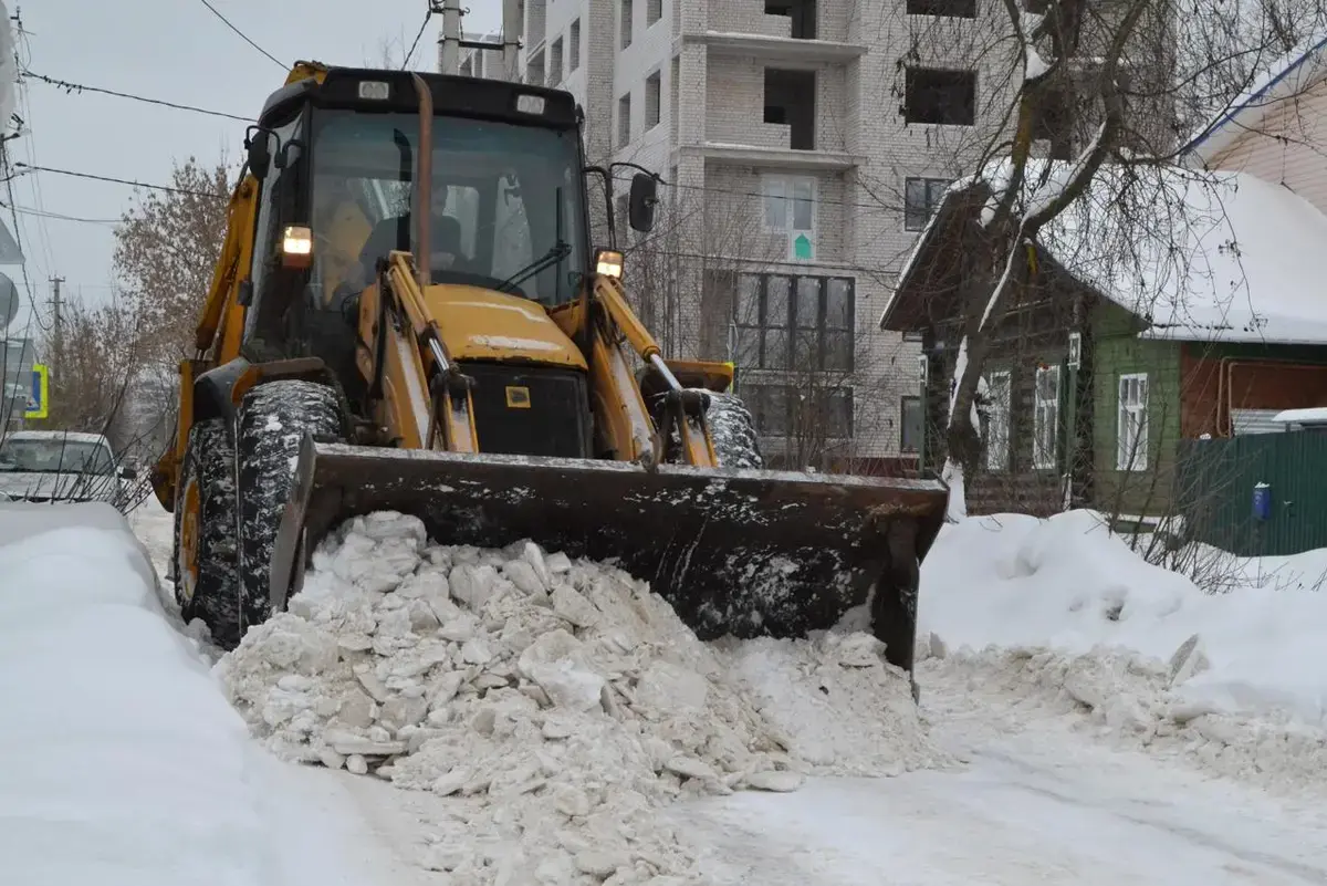 В Иванове в ночь на 20 февраля 35 единиц техники убирали снег с городских  улиц