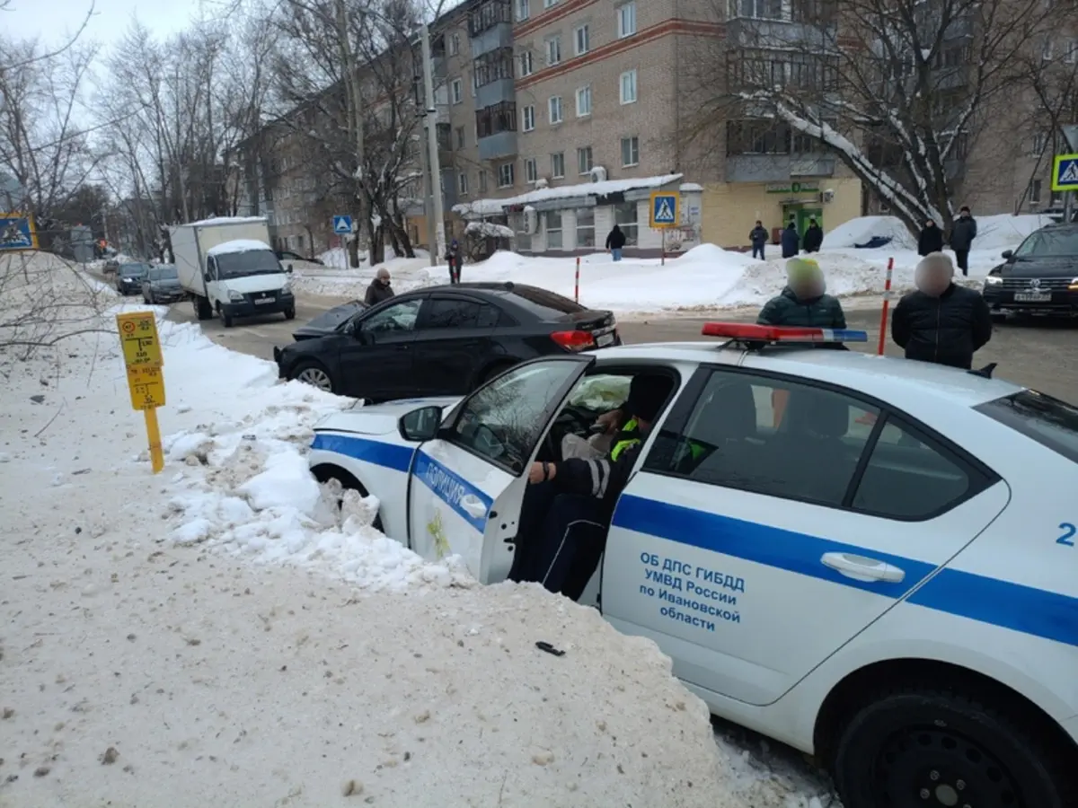 УМВД: в Иванове патрульный автомобиль полиции столкнулся с иномаркой,  пострадала 11-летняя девочка